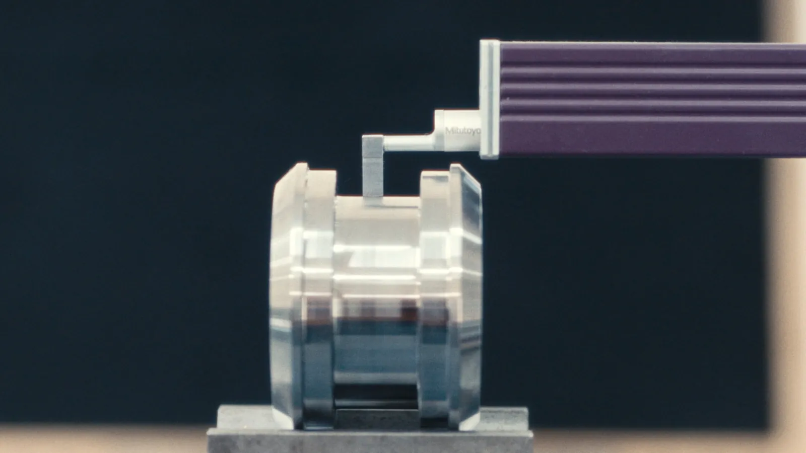 Coordinate measuring machine probing a machined component