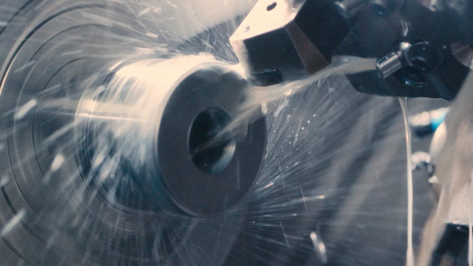 CNC turning of a cylinder component