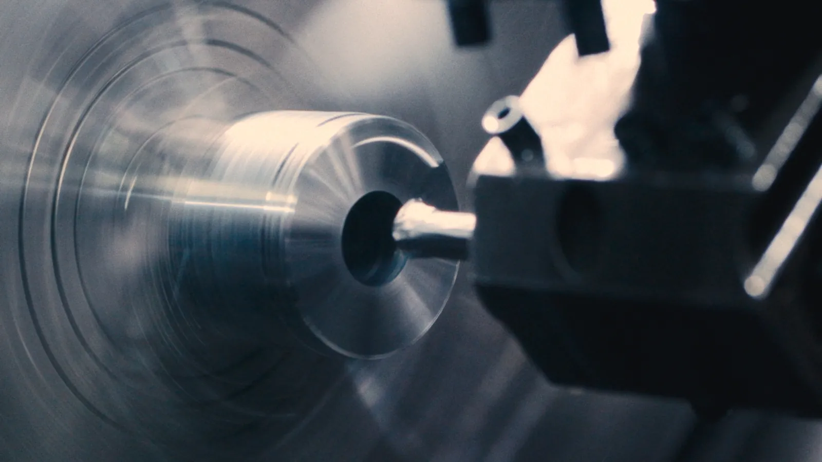CNC turning of a cylinder component