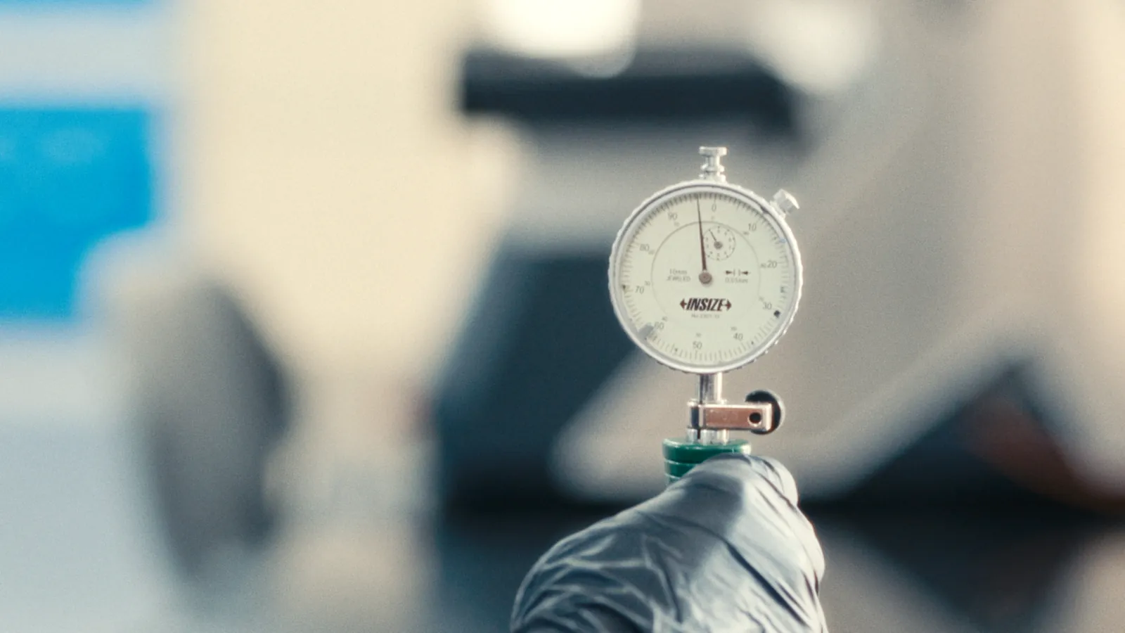 Dial indicator reading during inspection